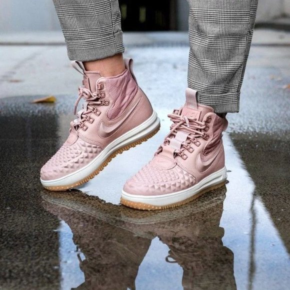 womens nike duckboot
